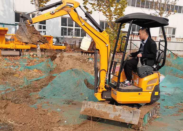 小型挖掘機的百變應(yīng)用---市政工程建設(shè)